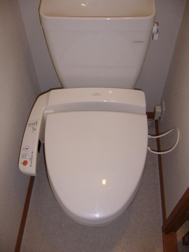 レオパレスＥａｓｔ　ａｕｋ　Ⅳ トイレ