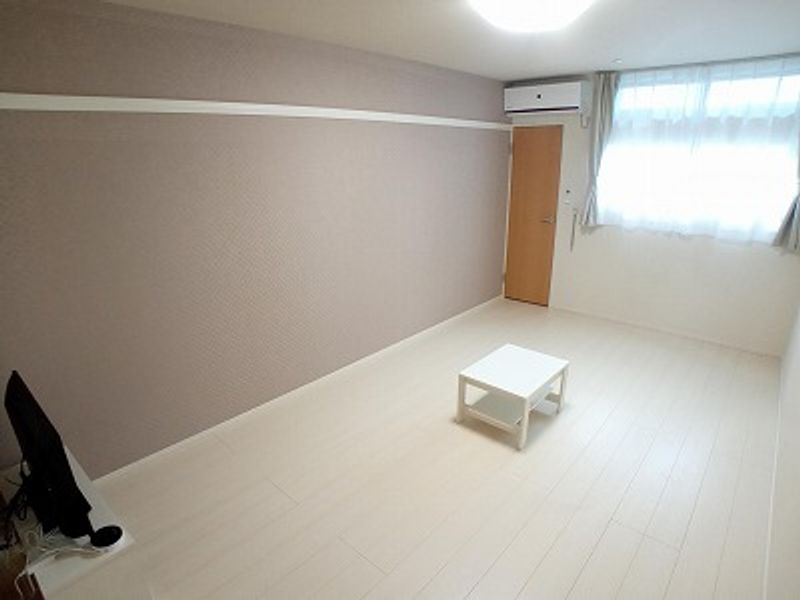 クレイノフローラ西長洲 居間