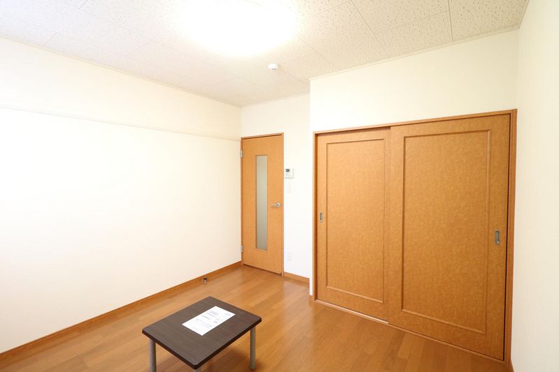 レオパレスイマクマノヒルズ 居間