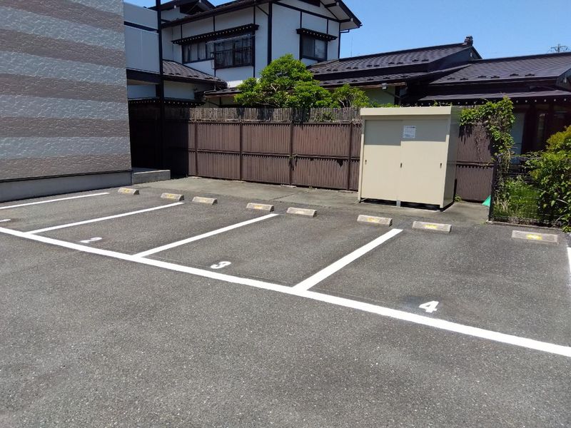 レオパレス奥州 駐車場