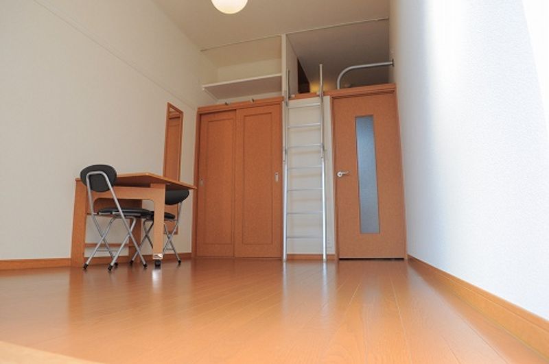 レオパレス西明石南 居間