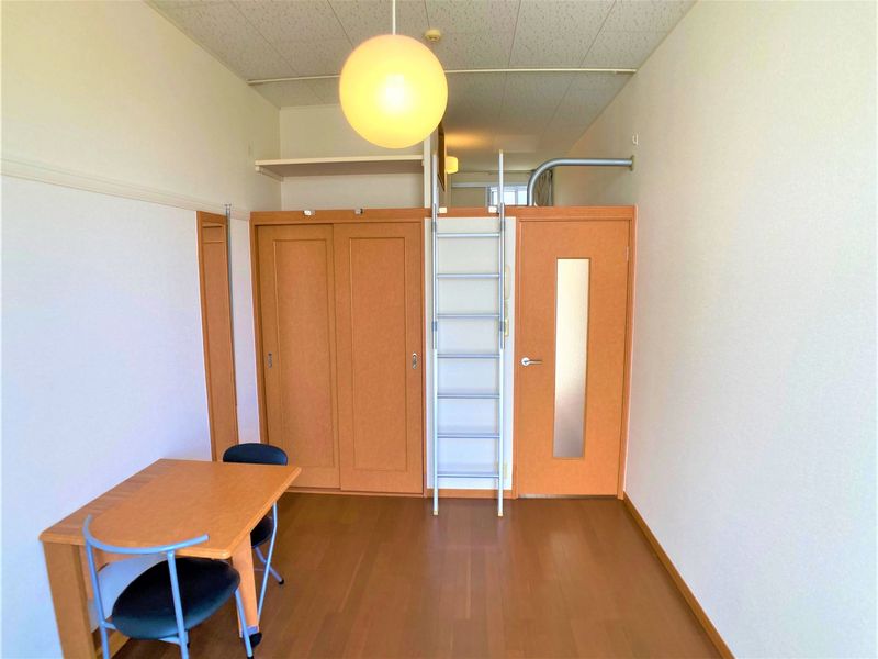 レオパレスフローラ 居間