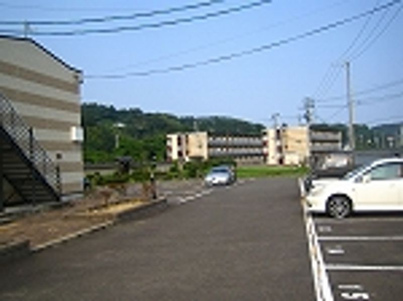 レオパレスアブニール　折立 駐車場