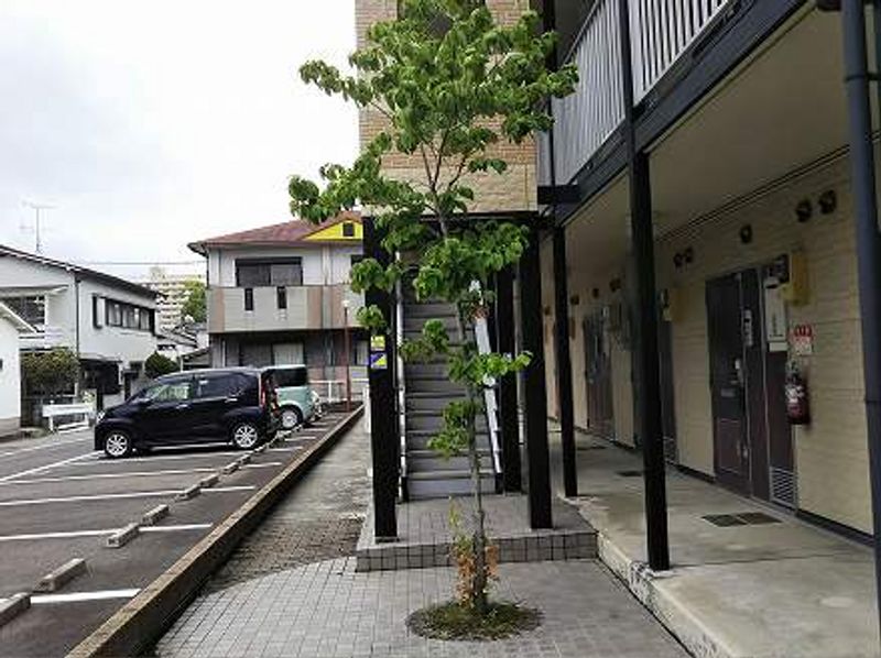 レオパレスリバティⅠ エントランス