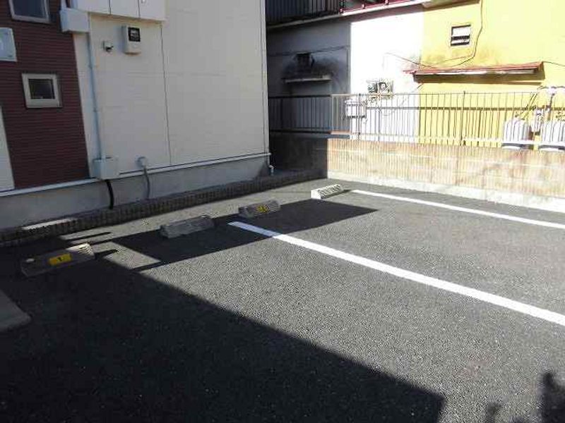 レオネクストユリ 駐車場