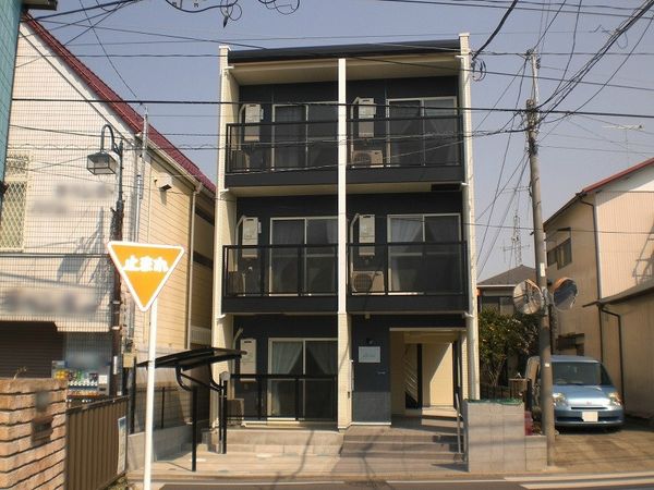 Bên ngoài LEONEXT Eddie Crest