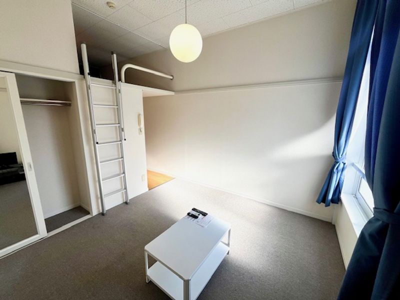 レオパレスロイヤルＩ 居間