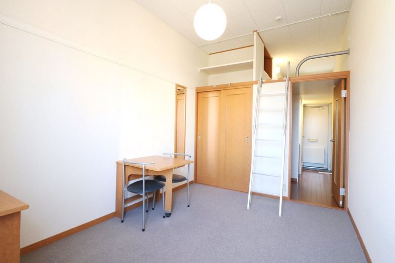 レオパレス丸の木 居間