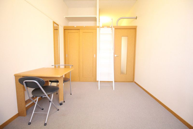 レオパレスＱＵＡＴＲＥ　ＳＡＩＳＯＮＳ 居間