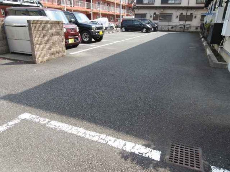 レオパレスファインパレス 駐車場