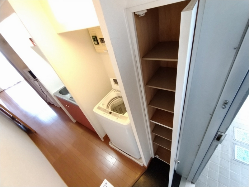 レオパレスフローレンス 玄関