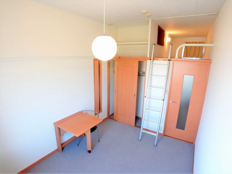レオパレスコンフォートウッズⅤ 居間