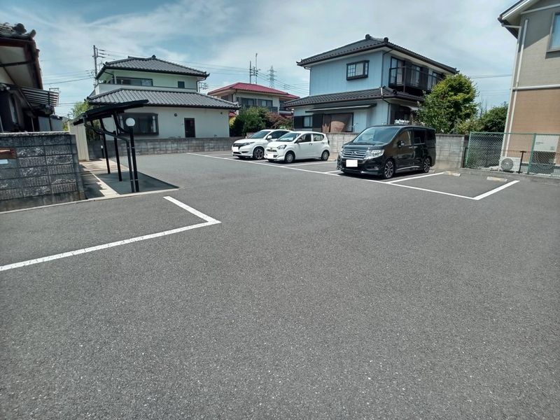 レオネクスト田中後 駐車場