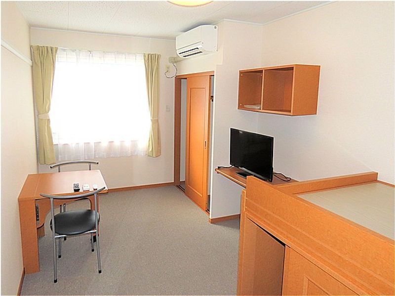 レオパレスアカシヤＢ 居間