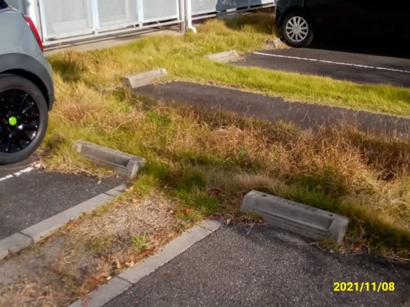 レオパレスアベイユ 駐車場