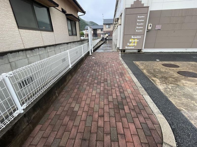 レオパレスメゾン津高 エントランス