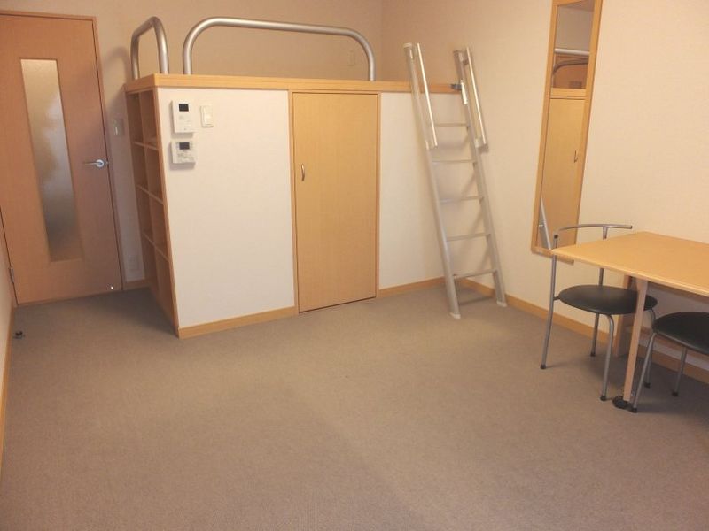 レオパレスバンリュ 寝室