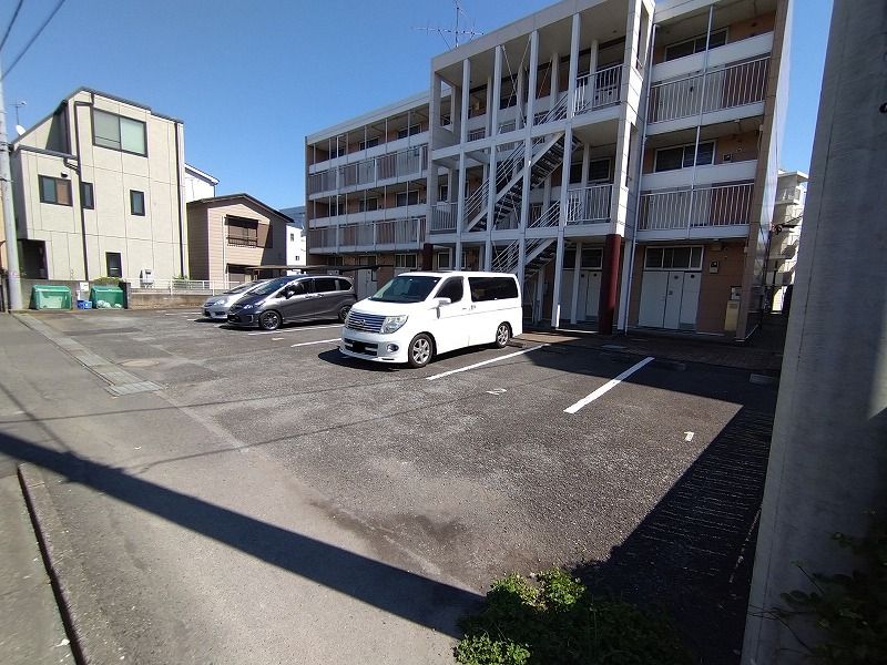 レオパレスＳｏｕｔｈ　Ｖｉｌｌａｇｅ 駐車場