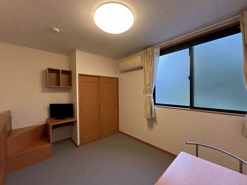 レオパレスクレールセリシエ 居間