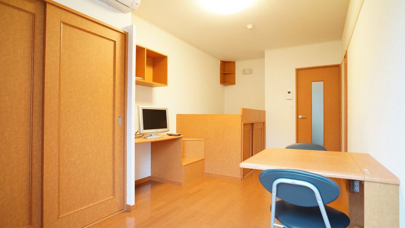 レオパレス駒場 居間