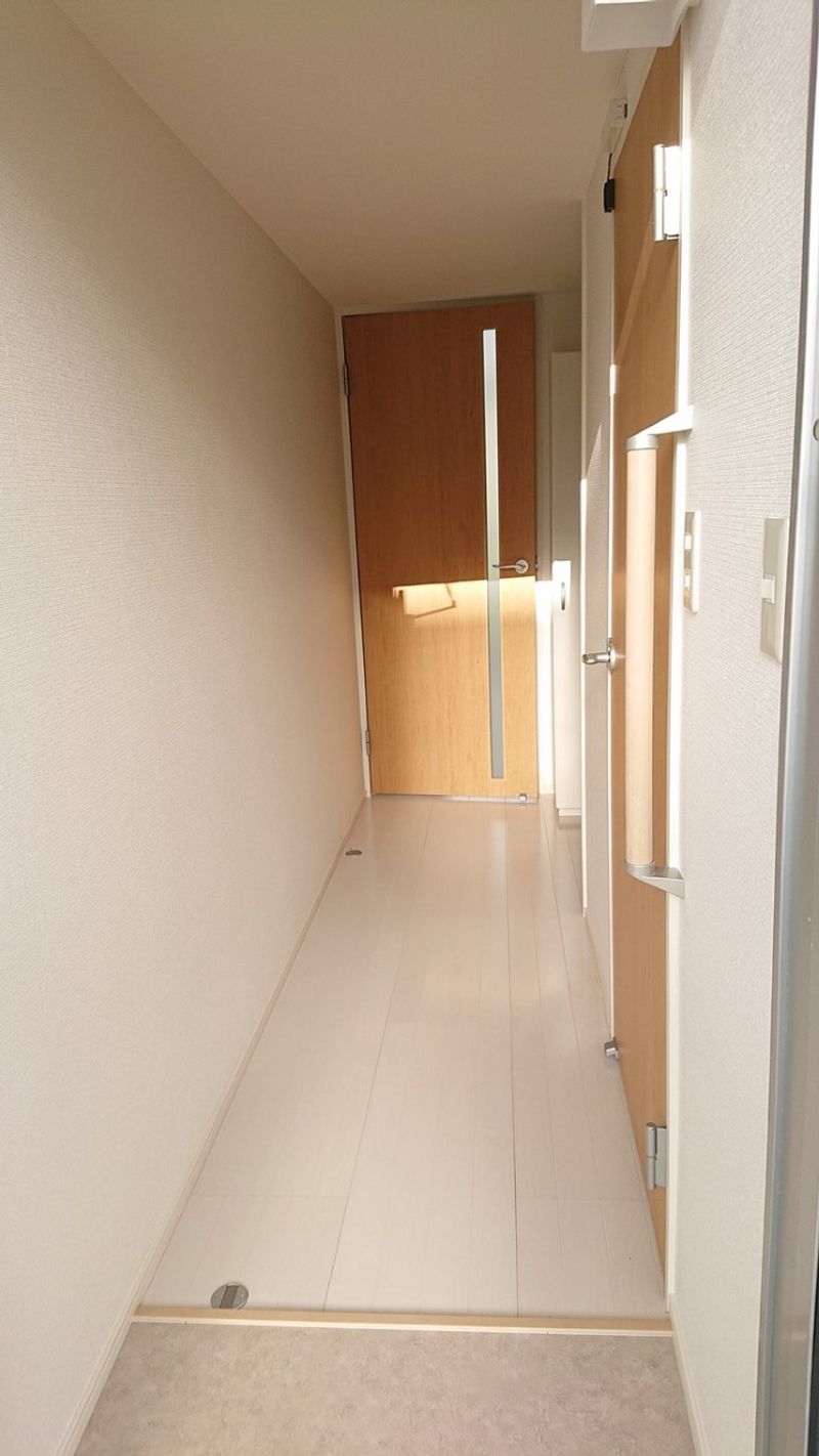 レオパレス香久山第２ 玄関