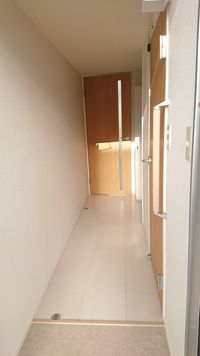 レオパレス香久山第２ 玄関