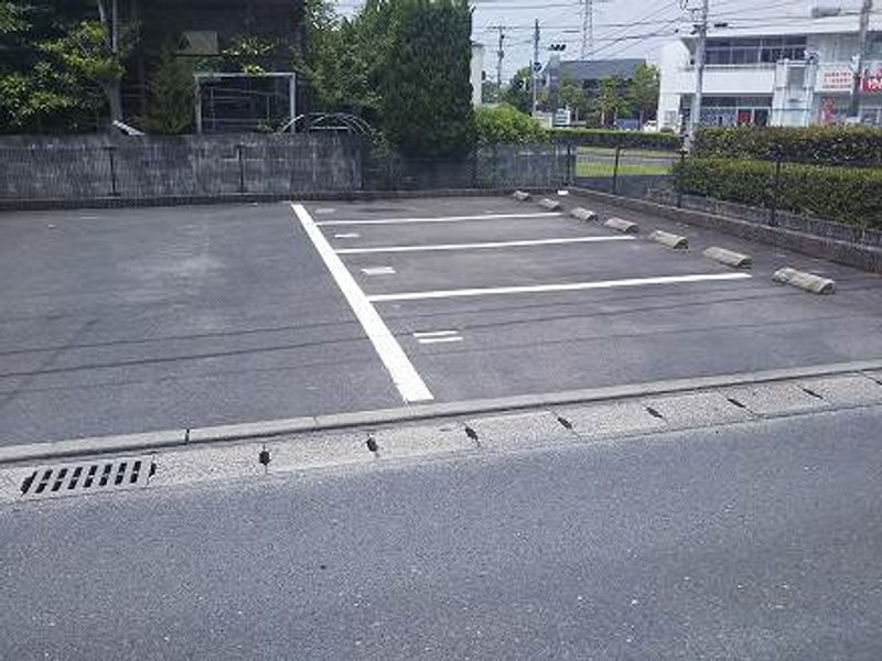 レオパレス南佐賀 駐車場