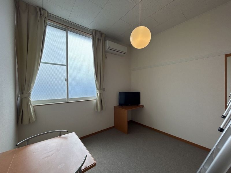 レオパレスチェルシー 居間