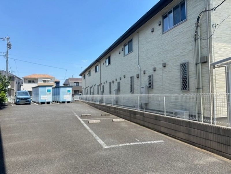 レオパレスシュプリーム 駐車場