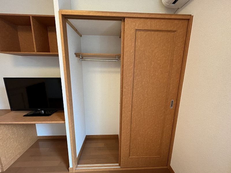 レオパレスエルズ和泉 収納