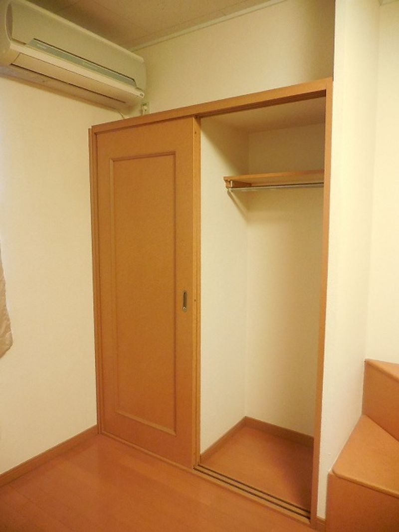 レオパレスプルミエ 収納