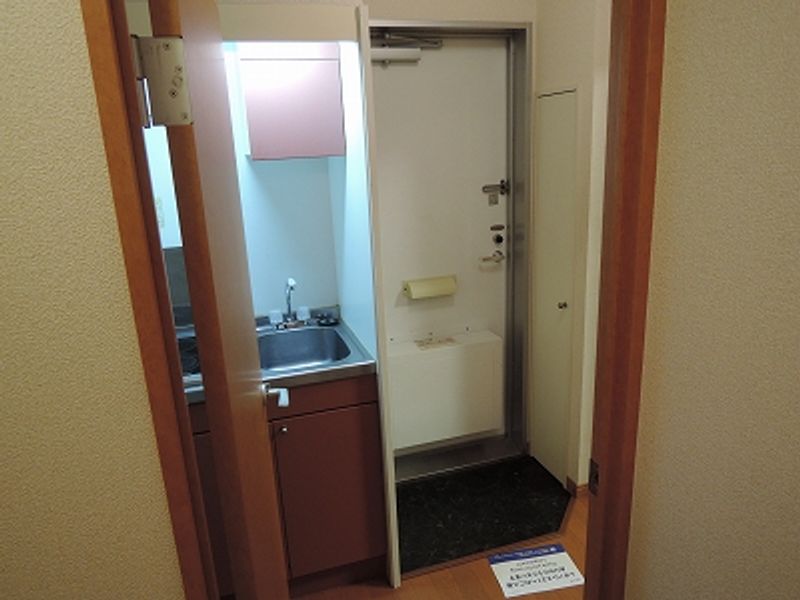 レオパレスパーチェ作新台 玄関