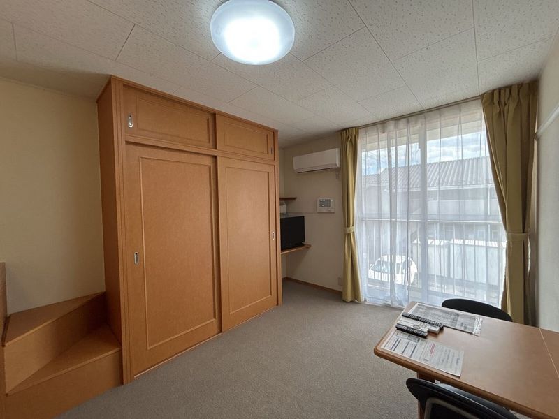 レオパレスフローラ 居間