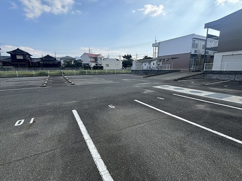 レオパレス田島 駐車場