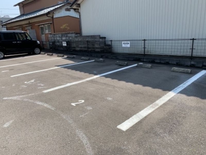 レオパレスステラミラ 駐車場