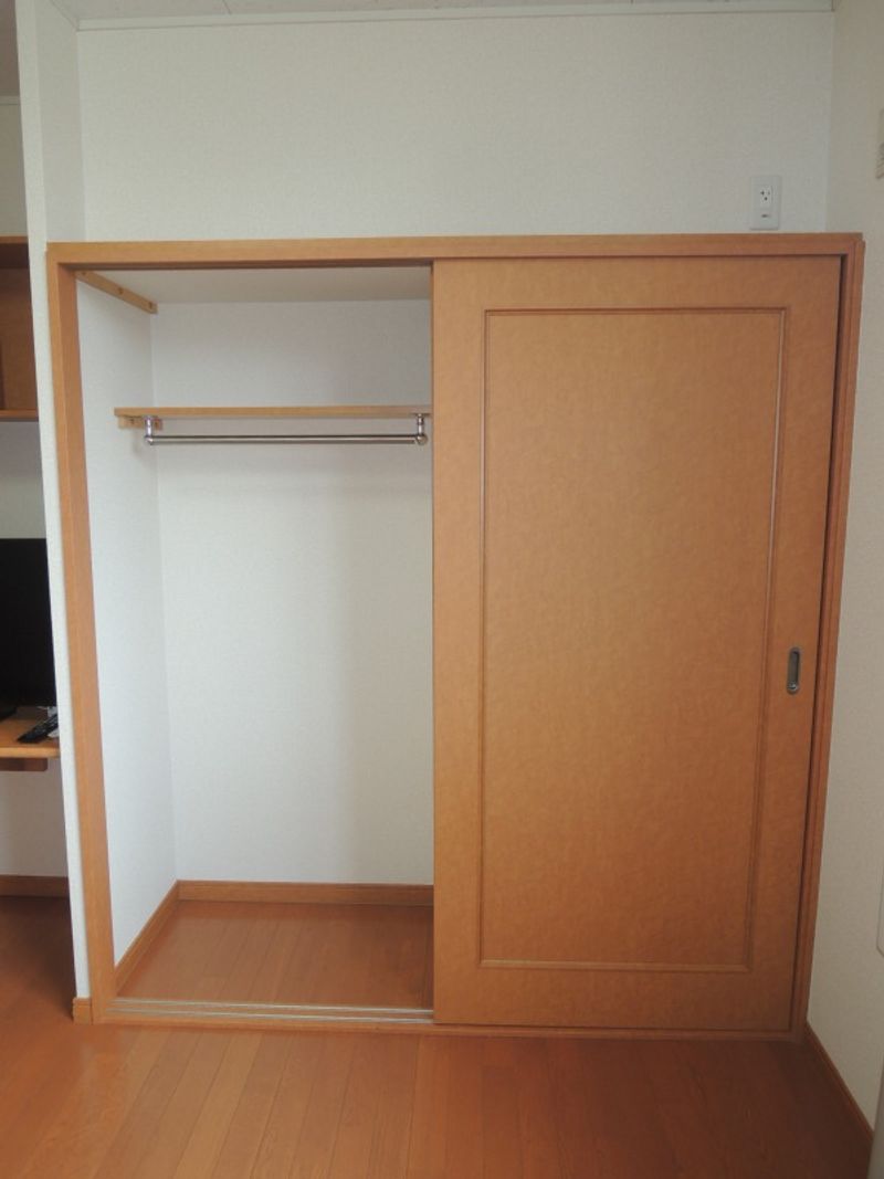 レオパレスソレイユ伏見 収納