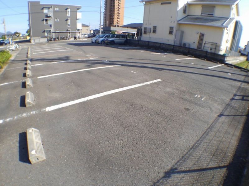 レオパレスサンシャイン２６ 駐車場