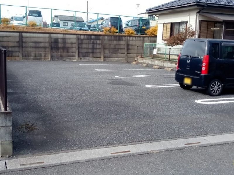 レオパレスミヤマハウス武蔵嵐山 駐車場