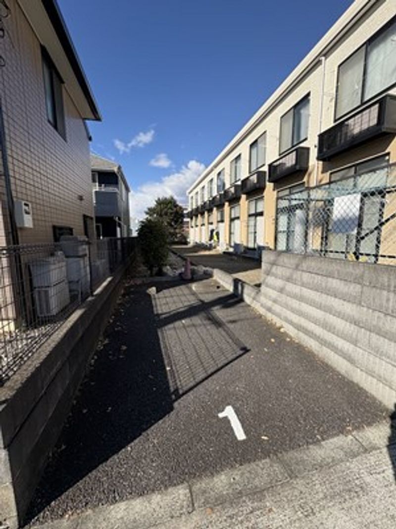 レオパレス桜美林台 駐車場