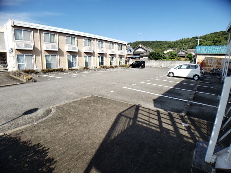 レオパレス三葛Ⅱ 駐車場