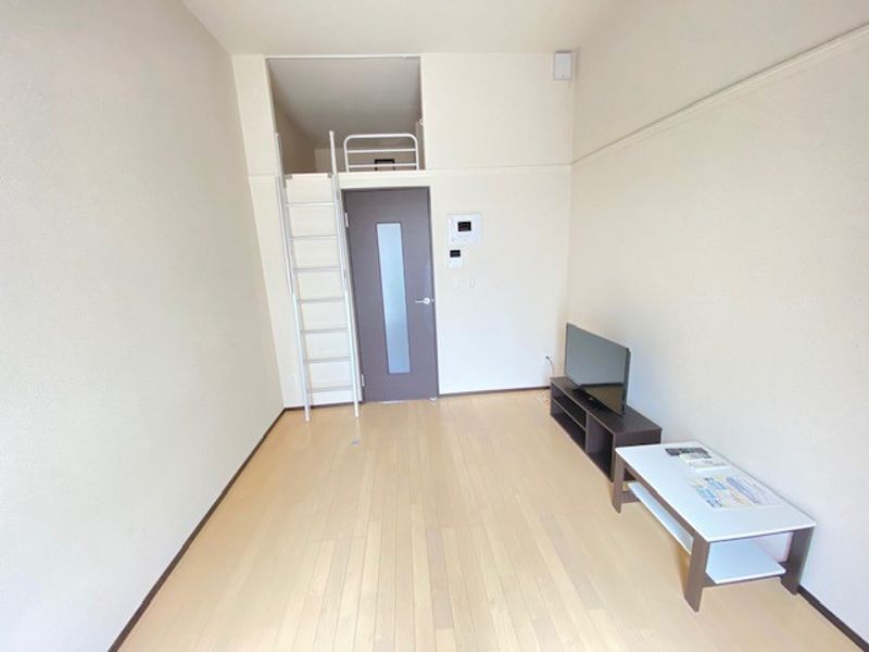 ミランダ曳六 居間
