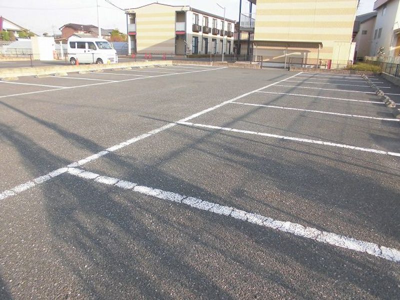 レオパレスセレッソ 駐車場