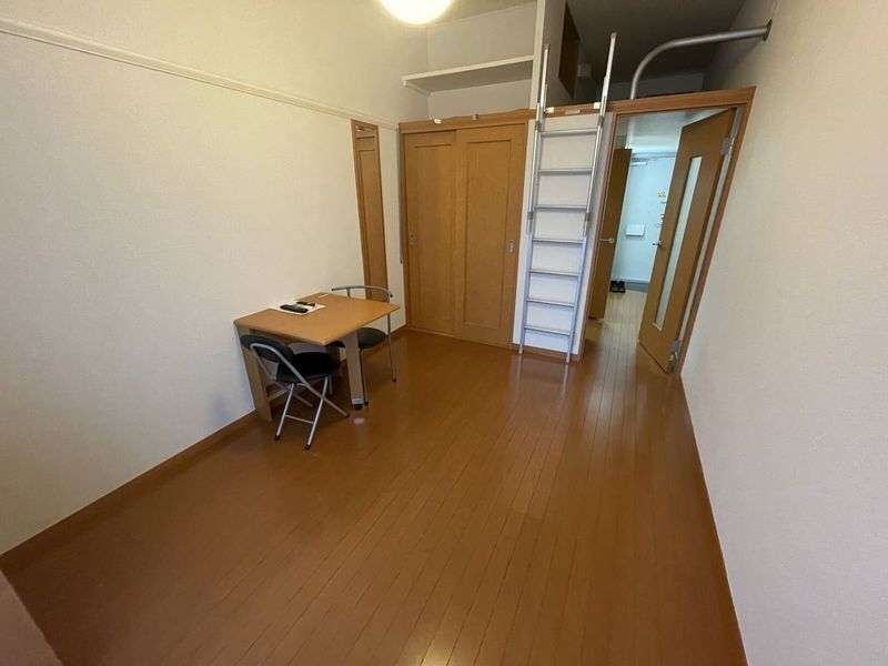 レオパレスホープ 居間