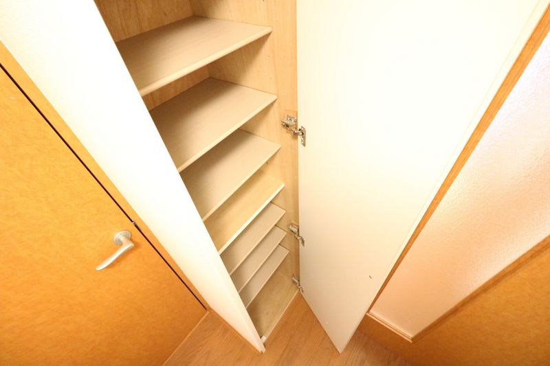 レオパレス罧原 収納