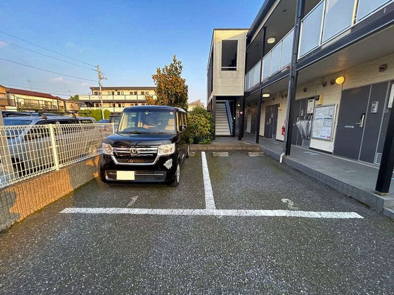 レオパレスｗｉｓｔｅｒｉａ 駐車場