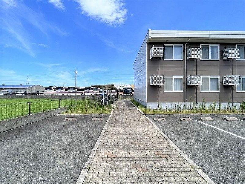レオパレスＷｅｓｔＣｏｕｒｔⅠ 駐車場