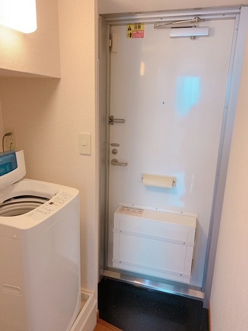 レオパレス三番町 玄関
