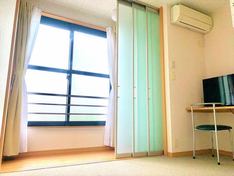 レオパレス柊 居間