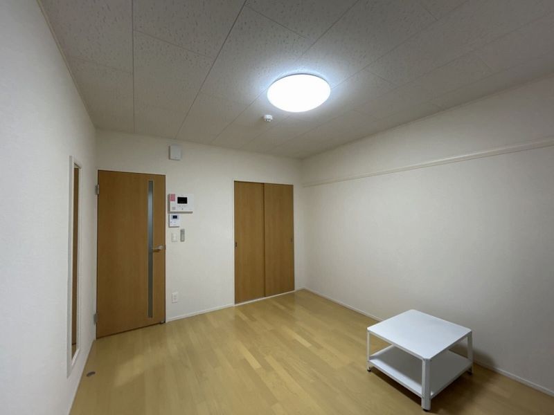 レオパレスウイングコートヤチヨ 居間