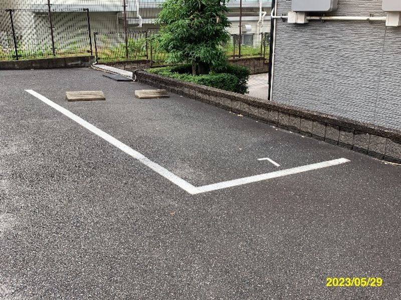 レオパレスＫｓＣＵＢＥ植田東 駐車場